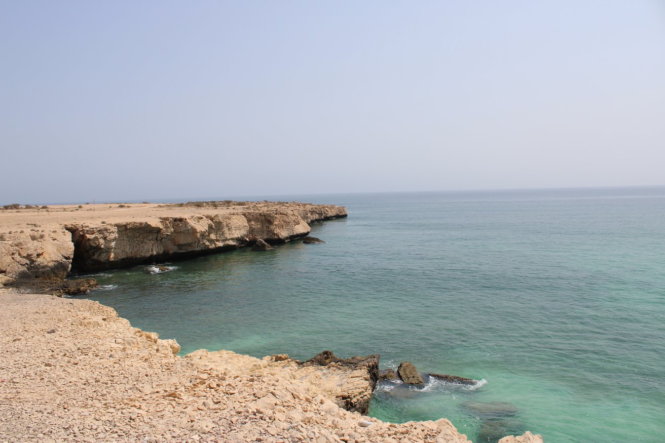 Das klare, türkisfarbene Wasser ist bekannt für seine Vielfalt an Meereslebewesen.