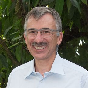 Dr. Martin Bauert