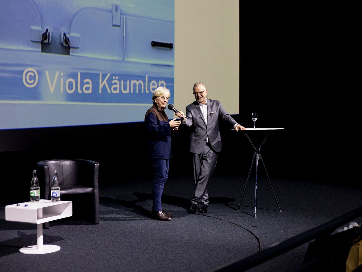 Patrick Rohr mit Reiseteilnehmerin Viola Käumlen