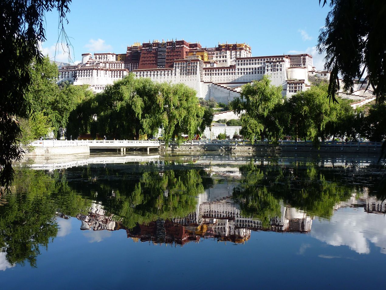 Potala Winterpalast in Lhasa Tibet.jpg