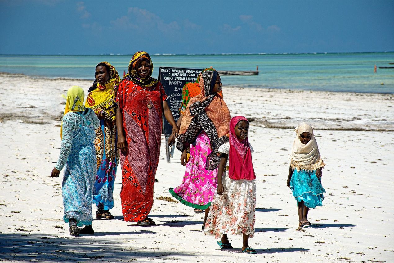 Sansibarische Frauen am Strand