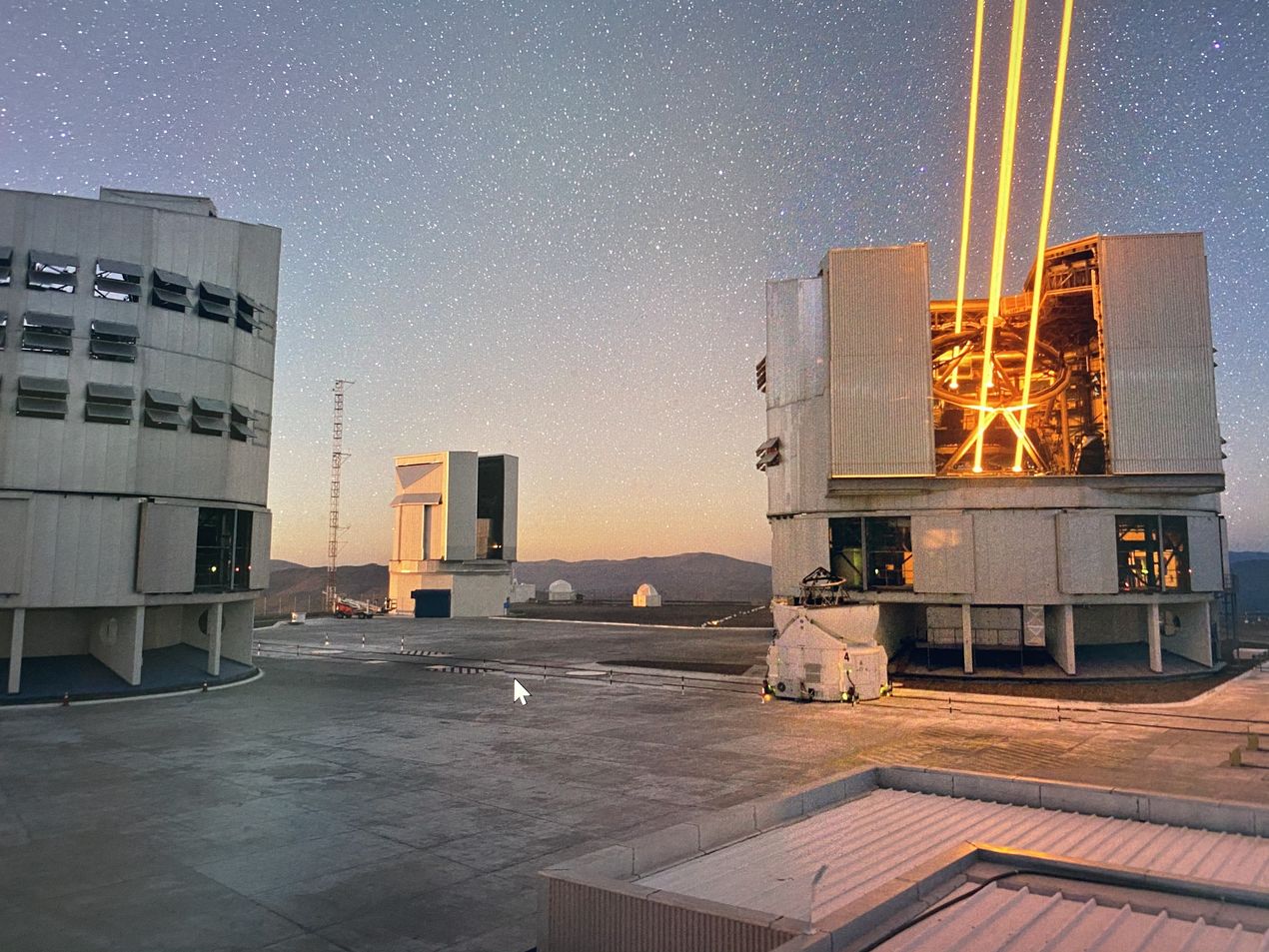 Paranal - very large telescope (VLT)