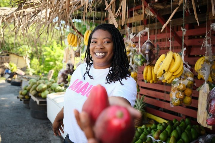 Früchteverkäuferin in St.Catherine Jamaika ©Jamaica Tourist Board