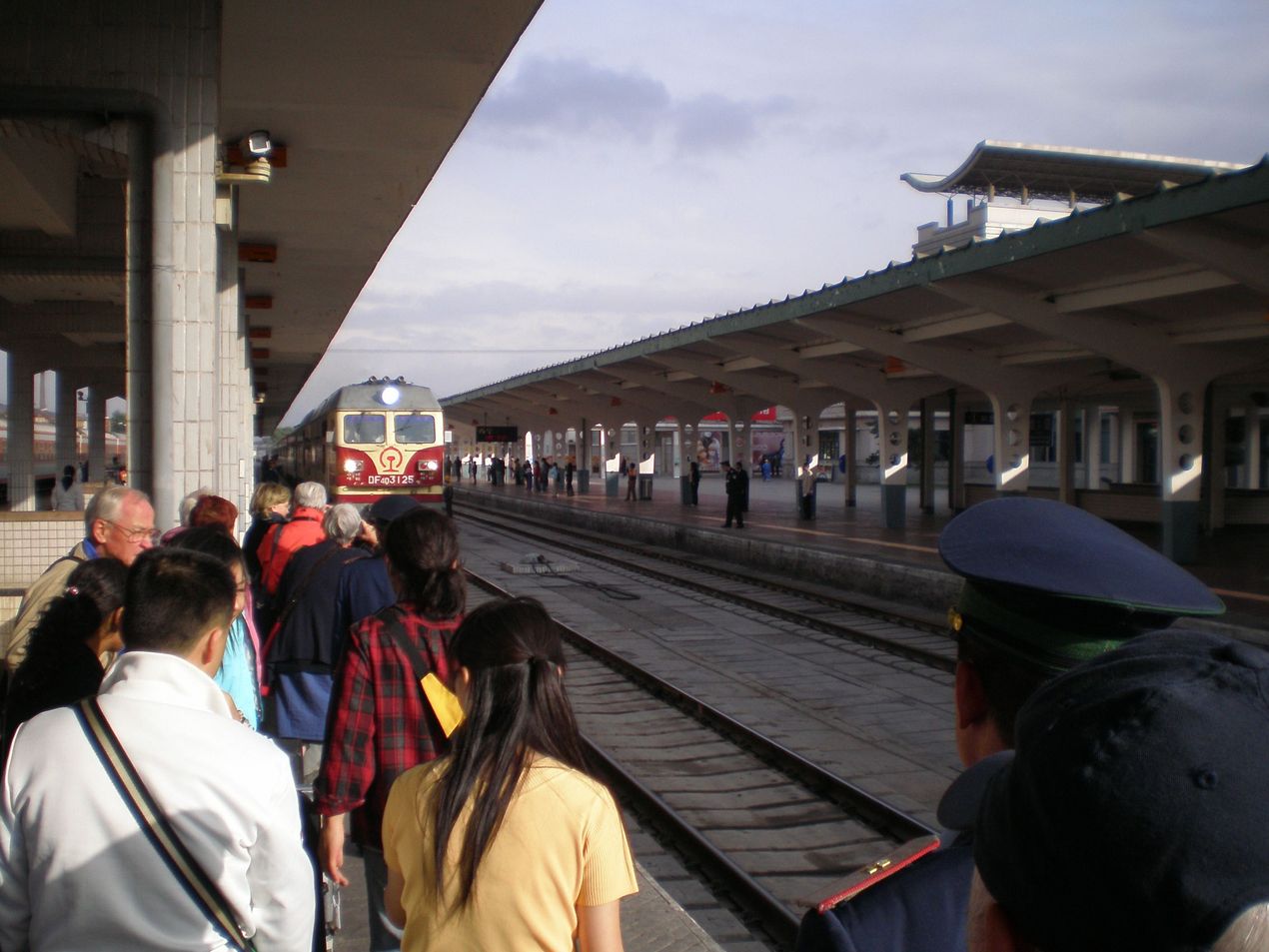 Tibet Bahn am Bahnhof von Xining.jpg