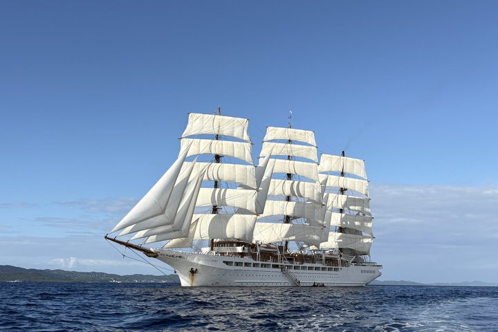 Die Sea Cloud Spirit mit gehissten Segeln Die Sea Cloud Spirit mit gehissten Segeln